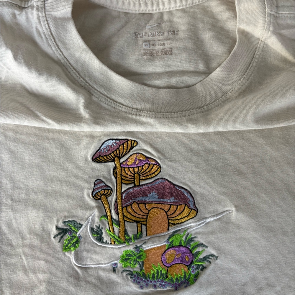 Nike - The Nike Tee White T-Shirt with Colorful Mushroom Embroidery
